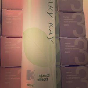Mary Kay Botanical Freshen- Dry, Oily & Normal